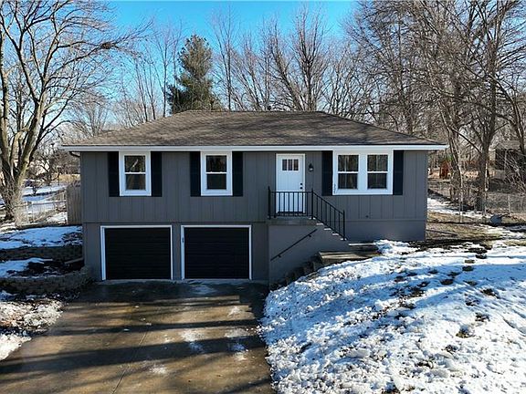 3rd image of 307 SE Flagstone Dr