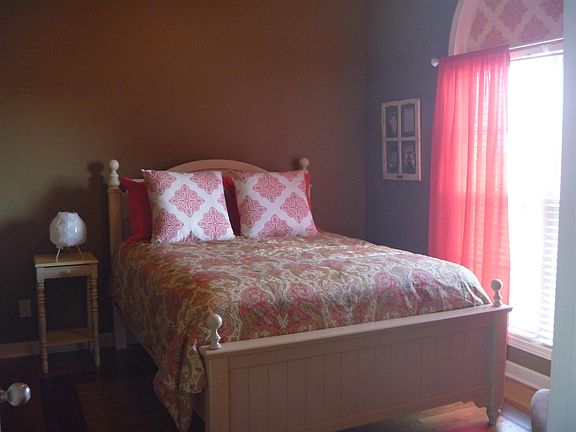 3rd image of 1058 Luton Way