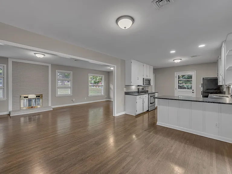 4917 Salem Dr — Photo 13