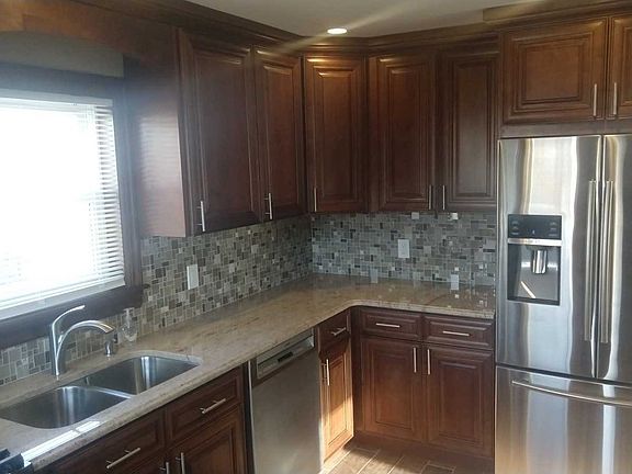 2nd image of 1477 Egmont Pl