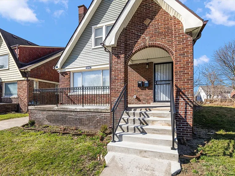 5741 Lakewood St — Photo 4