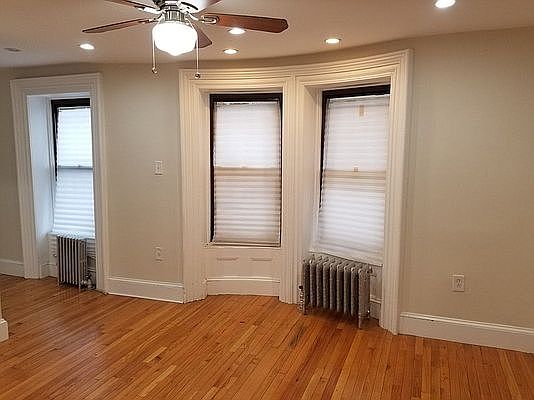 4th image of 37 Jefferson Ave #3
