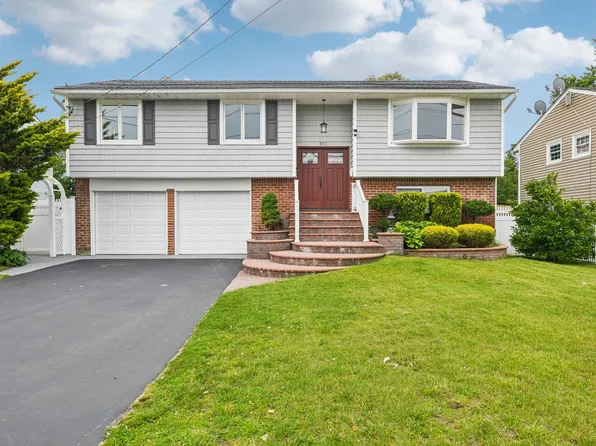 872 Main Street, Farmingdale, NY 11735