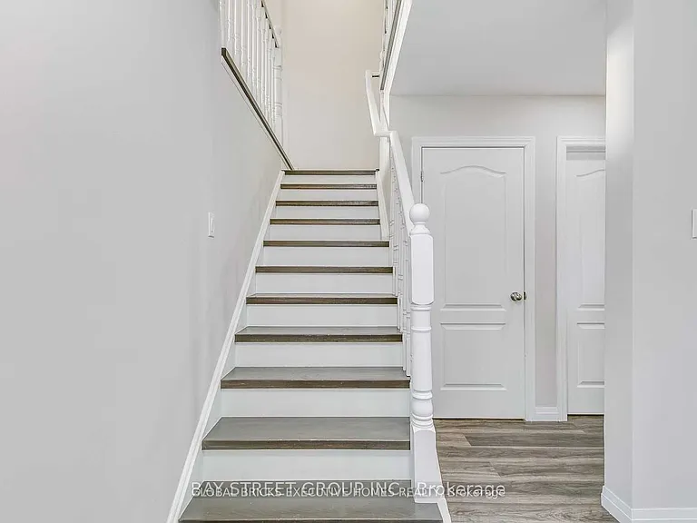 5045 Rundle Ct #UPPER — Photo 12