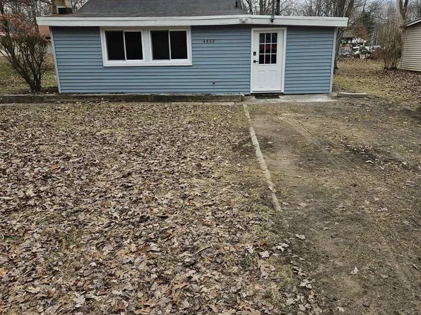 4802 Maplewood Dr, Harrison, MI 48625