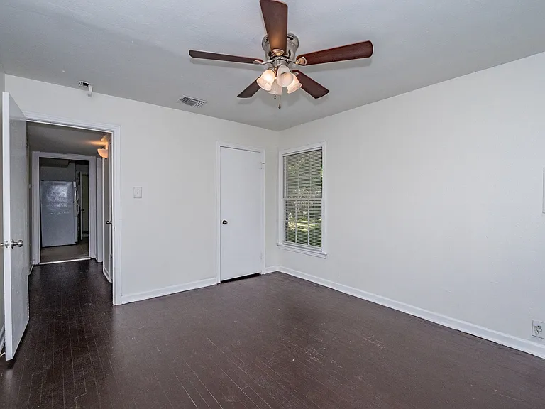 545 Olney Dr — Photo 16