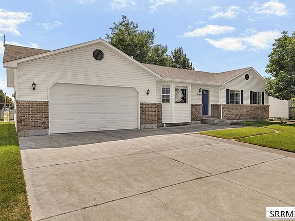 3rd image of 1109 S Diamond Cir