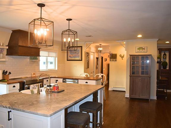 5th image of 18 Beaver Ln
