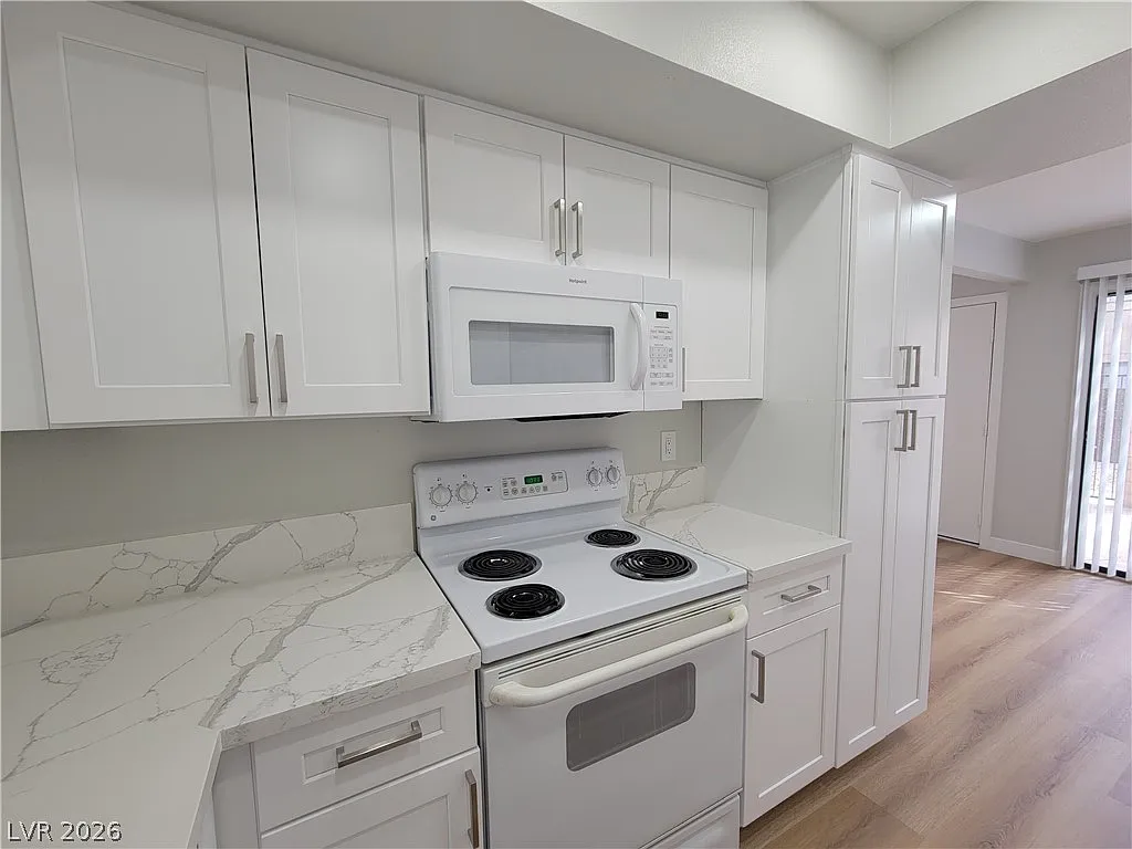 2 bed, 2.0 bath, 1050 sqft, $1,795 — Photo 4