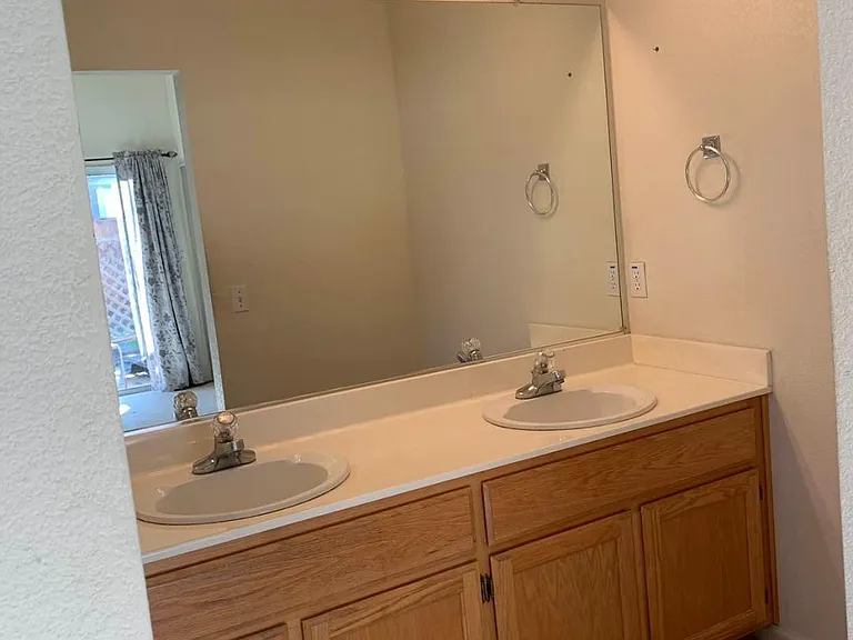513 Saddleback Cir — Photo 12