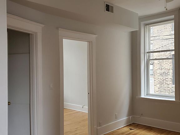 5th image of 2139 N Sawyer Ave APT 1R