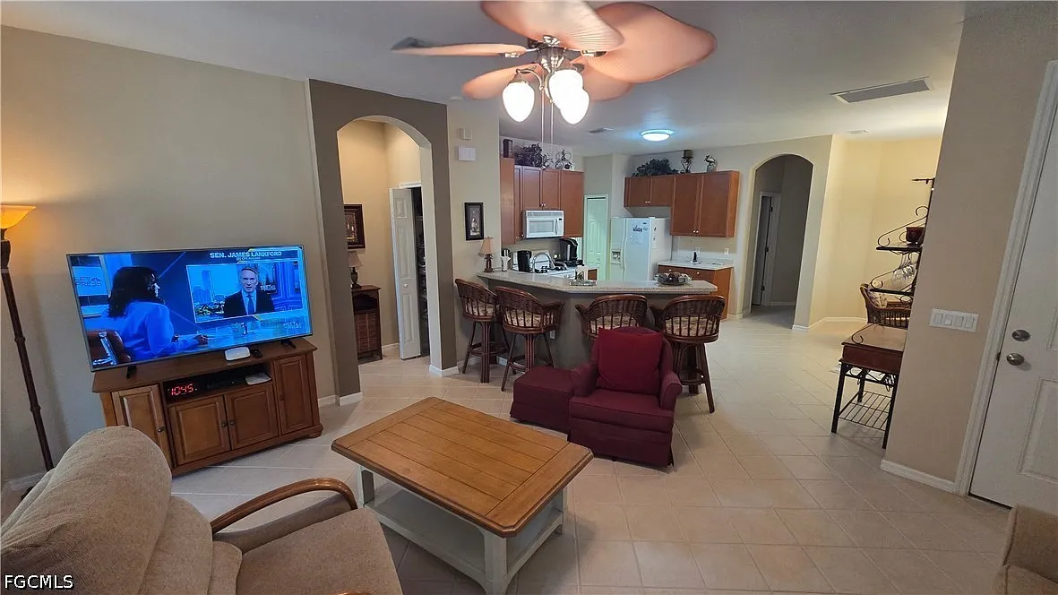 2 bed, 2.0 bath, 1227 sqft, $5,500 — Photo 4