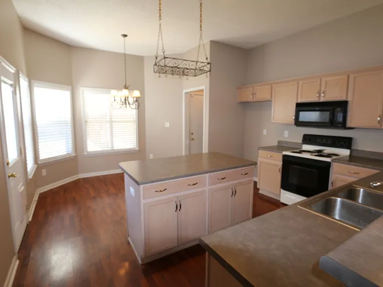 6955 Parkbrook Ln — Photo 6