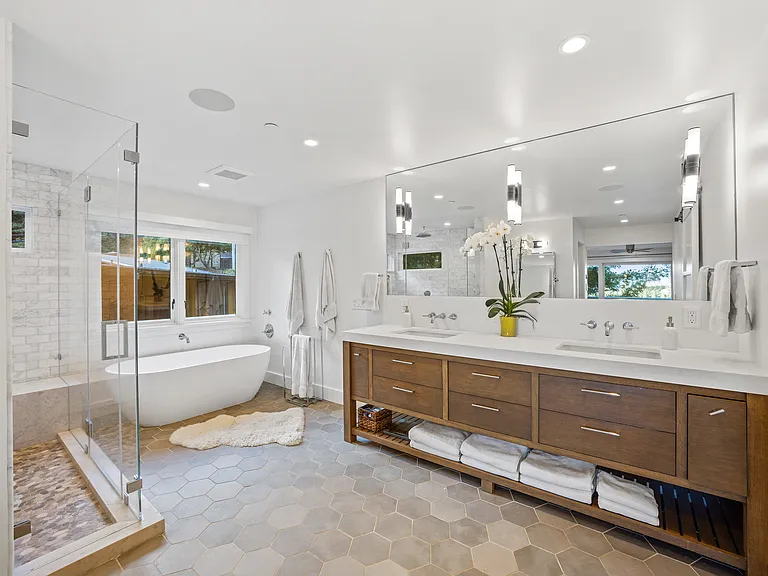 Country Club Dr — Photo 19