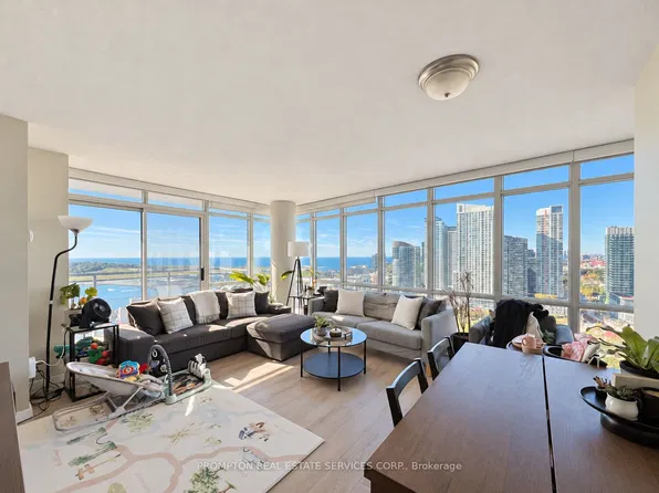 15 Fort York Blvd, Toronto, ON