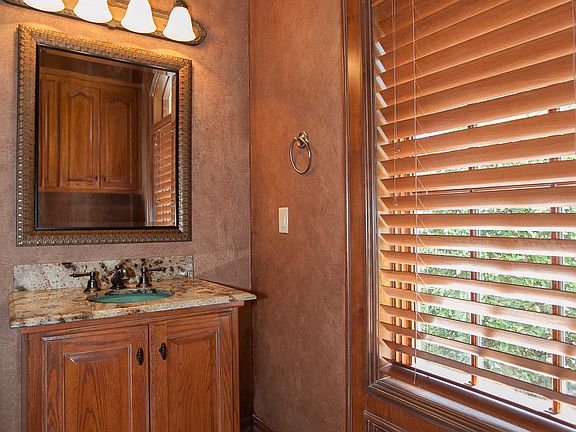 Elite guest bathroom