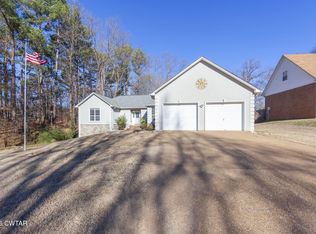 15 Maplecreek Ln, Humboldt, TN 38343