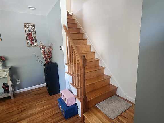 4th image of 657 Broad St