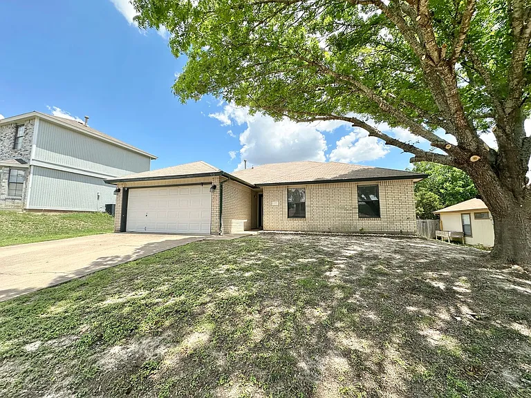 912 Tanner Rd — Photo 2