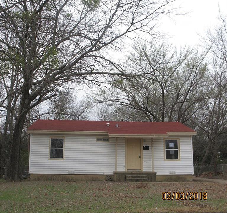 1st image of 106 E Fowler Ave