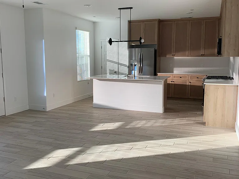 2675 E Teaberry Dr — Photo 3