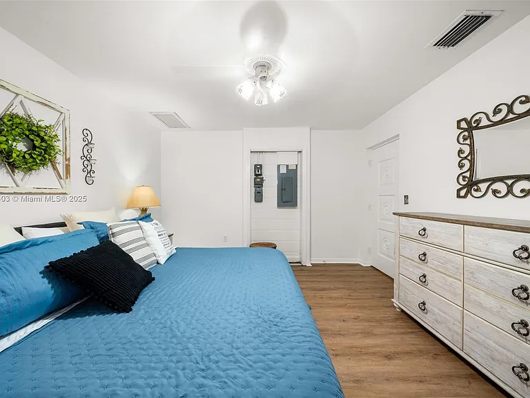 2551 Lakeview Dr — Photo 34
