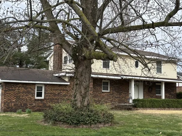 1308 E State St, Charleston, MO 63834