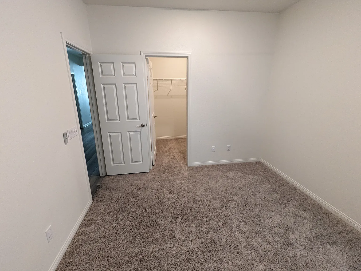 4 bed, 2209 sqft, $900 — Photo 2