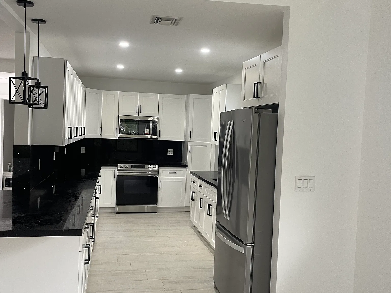 3 bed, 2000 sqft, $8,000 — Photo 3