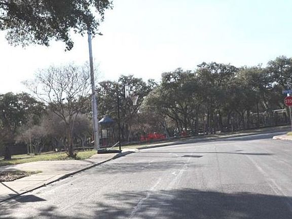 Exterior Neighborhood (street photo)