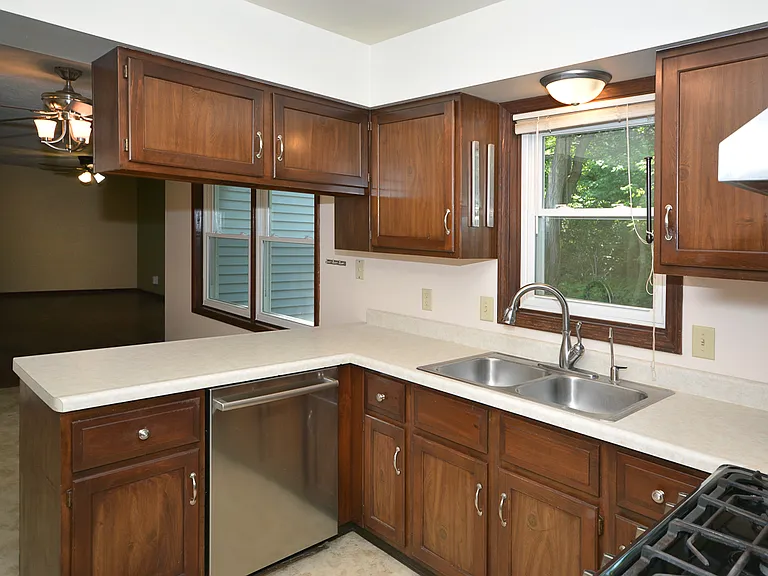 4745 Briarhill Dr — Photo 8