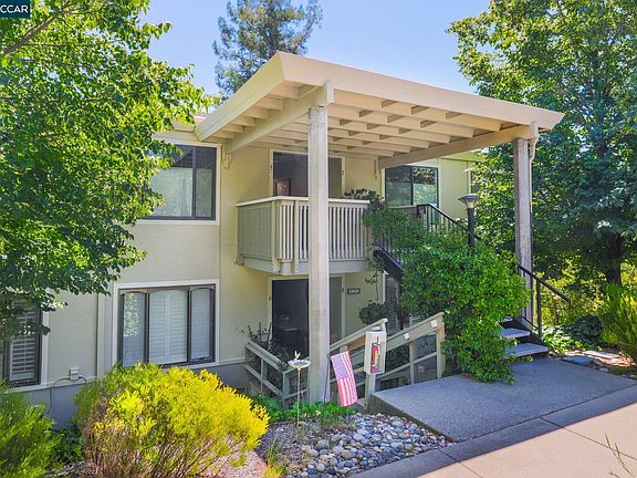 4th image of 2224 Pine Knoll Dr Unit 8