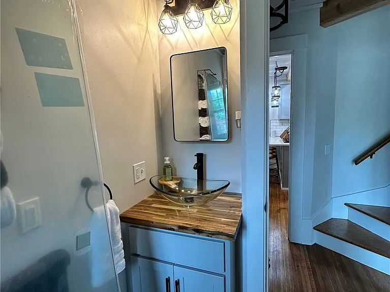 1207 Main St — Photo 15