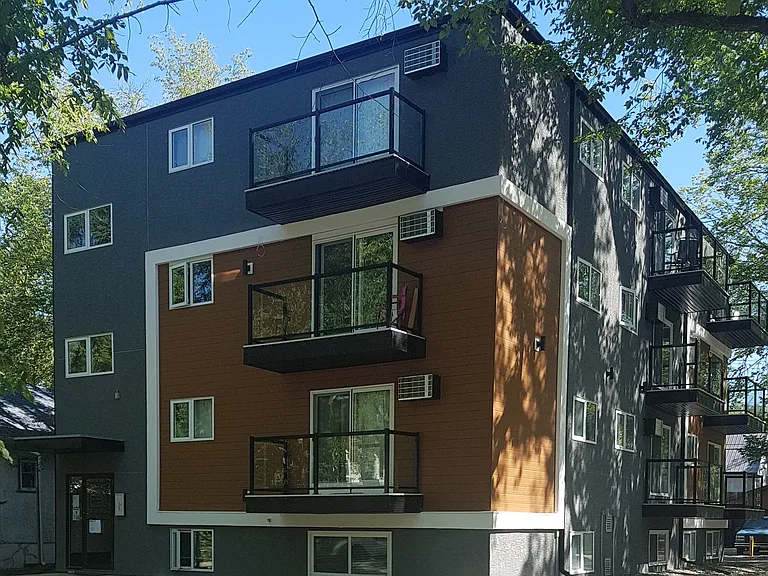 302 Main St — Photo 1
