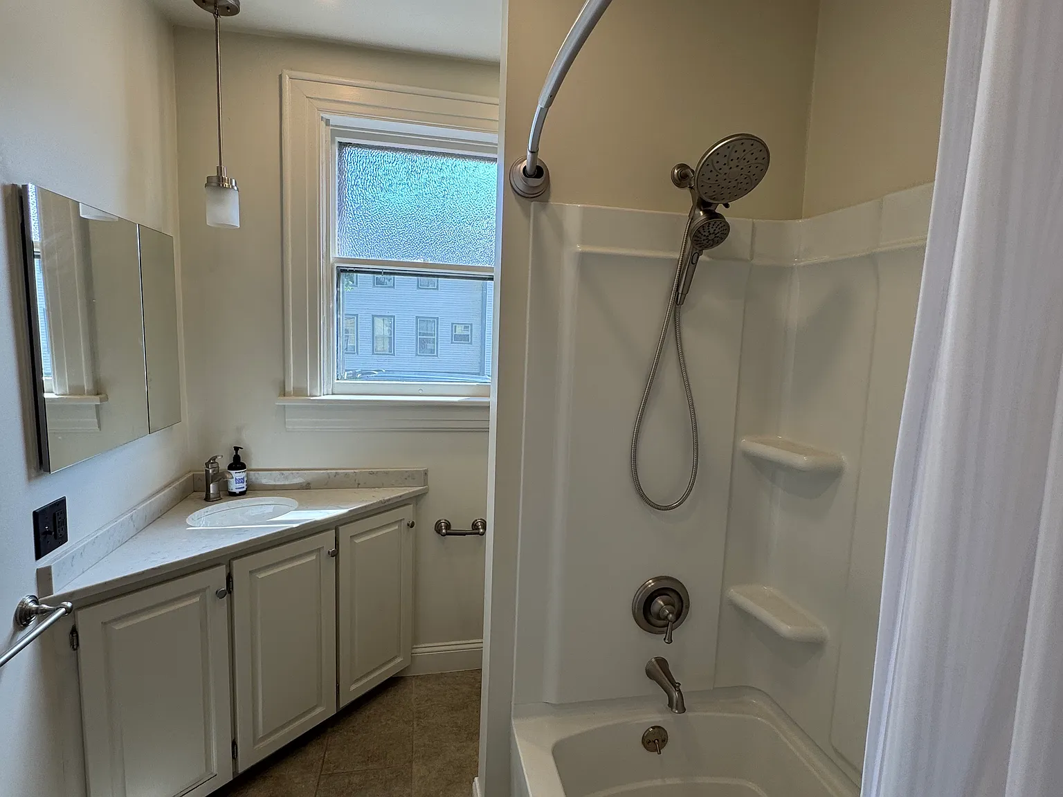 1 bed, $1,900 — Photo 1