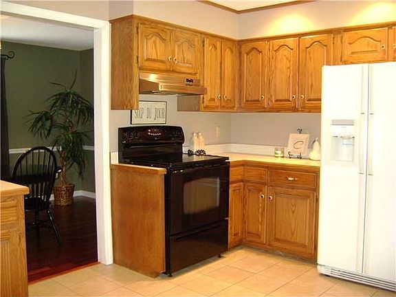 3rd image of 293 River Bluff Dr W