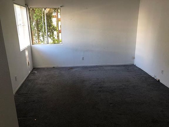 5th image of 5320 Whitsett Ave #11