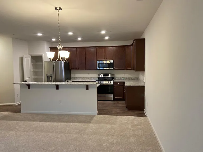 321 Kramer Ct — Photo 2