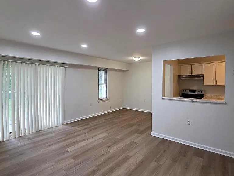 32013 W Twelve Mile Rd — Photo 3
