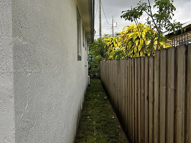 6301 NW 1st Pl — Photo 13