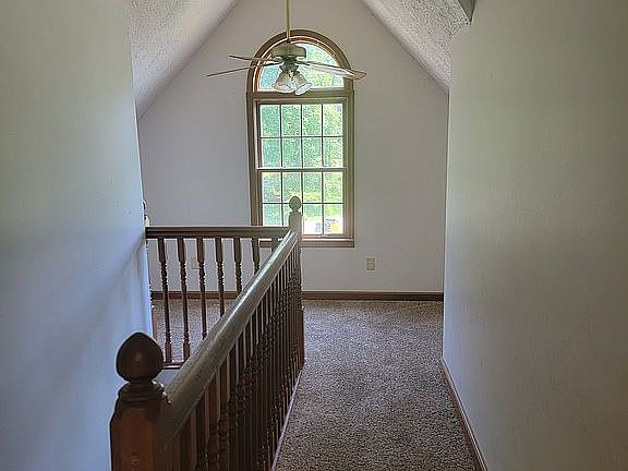 4th image of 127 Woodland Dr