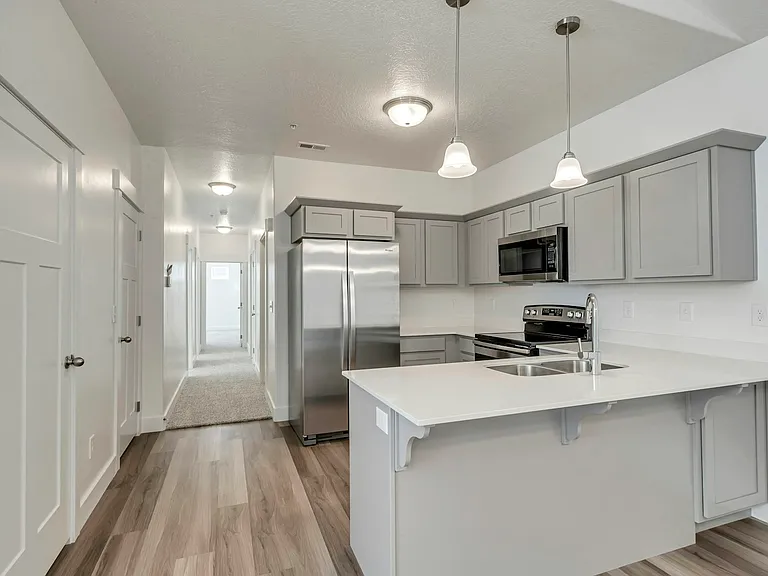 719 N 380 W — Photo 8