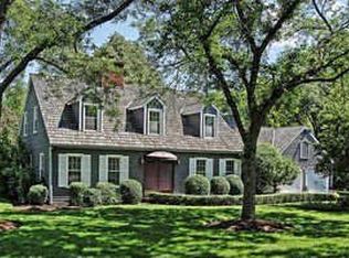 127 Hewes Dr, North Barrington, IL 60010