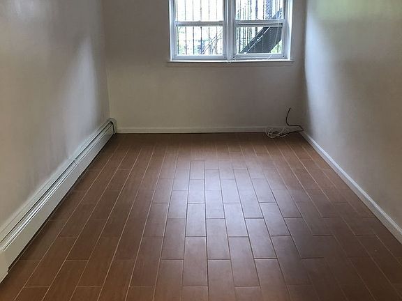 5th image of 2118 Broadway