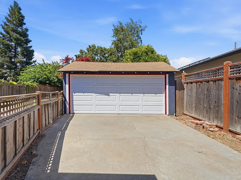 2291 Cottle Ave — Photo 40