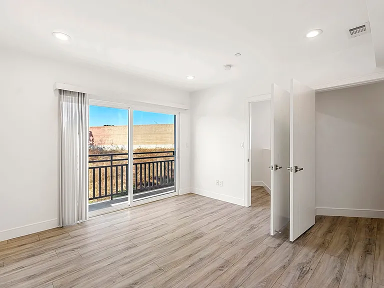 2414 S West View St — Photo 44