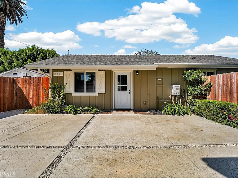 8211 Quartz Ave — Photo 1