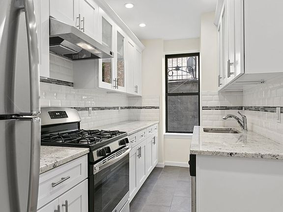 4th image of 337 W 21st St APT 3D