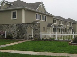 89 Park Ave APT C2, Amityville, NY 11701