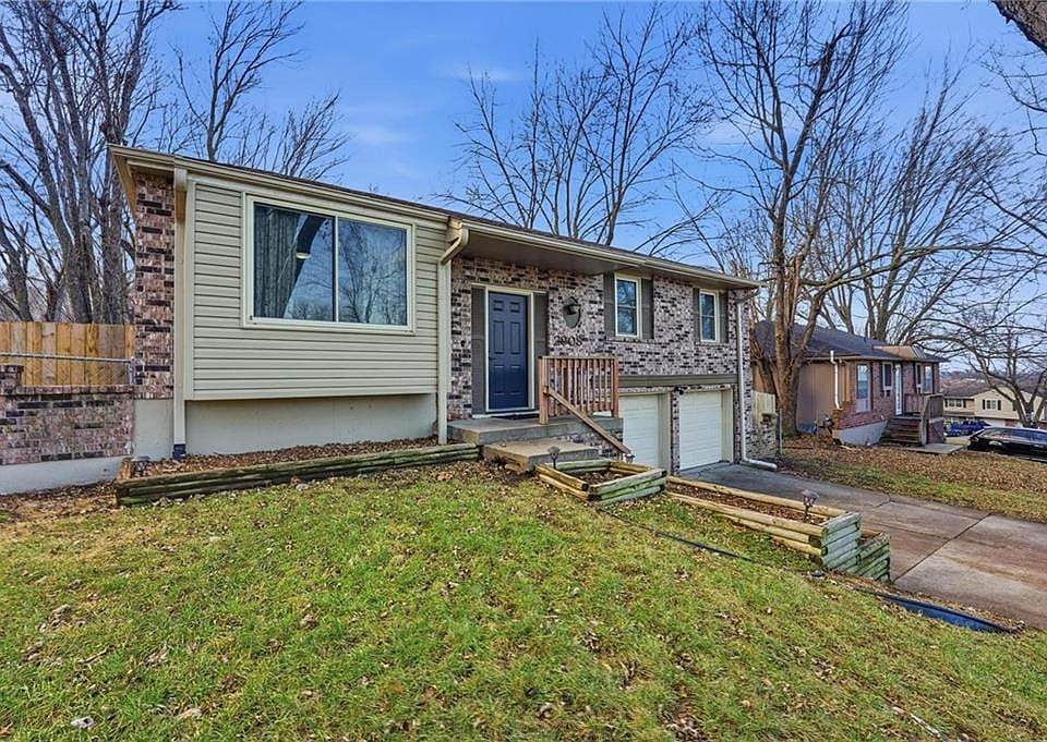 1st image of 2908 NW Canterbury Rd